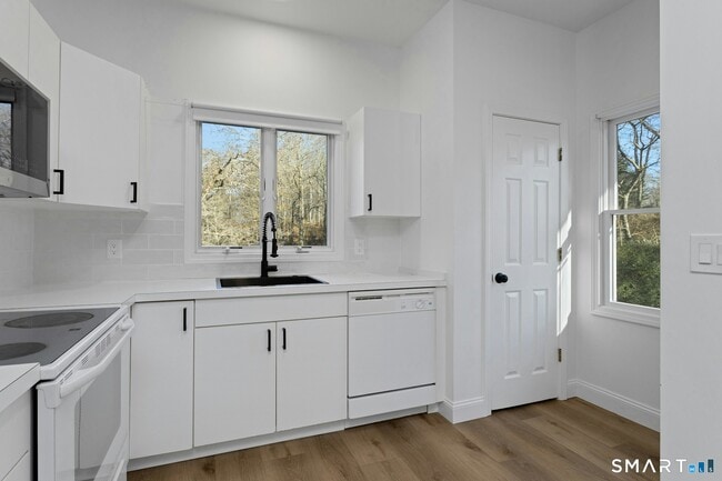 Building Photo - 70 Archer Ln