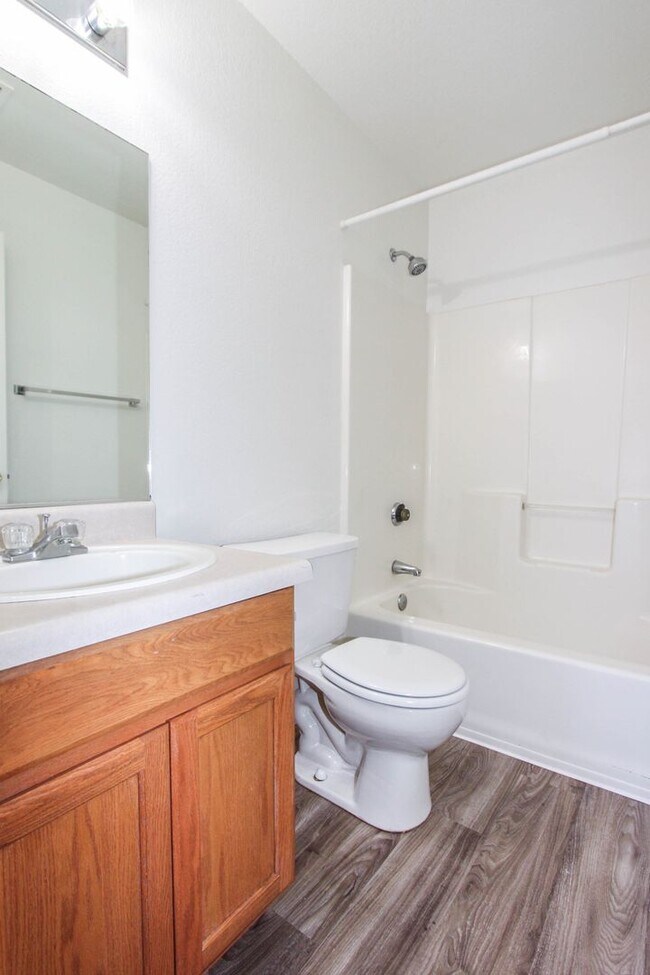 Building Photo - 8448 E Lakeshore Dr