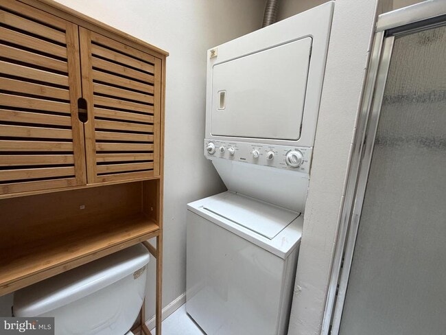 Building Photo - 600 Keefer Pl NW