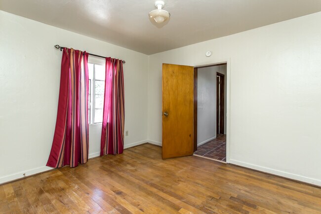 Building Photo - OLD TOWN NORTH VALLEY 2/BD 2/BA 1/CG