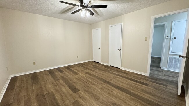 Building Photo - 105 Williamsburg Dr