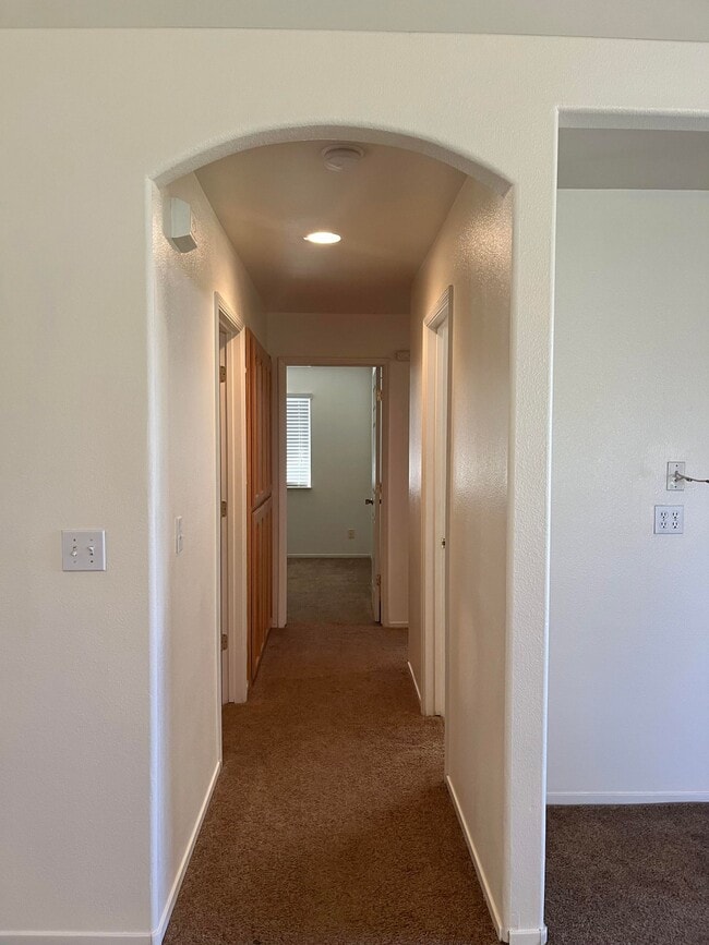 Building Photo - 950 Geneva Dr