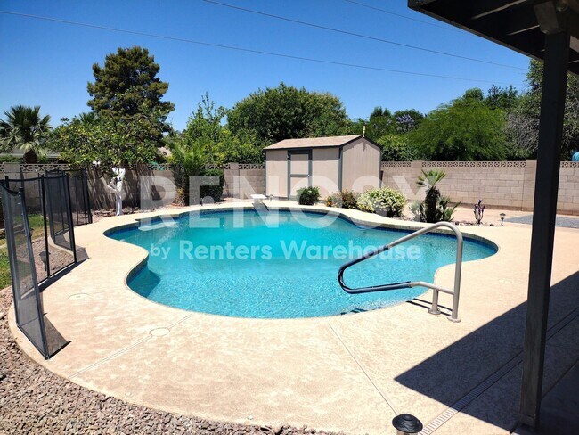 Building Photo - Ideal 3 Br+Den 2 Ba 2 Car Garage Home with Pool Near Loop 202 and Gilbert Rd in Mesa