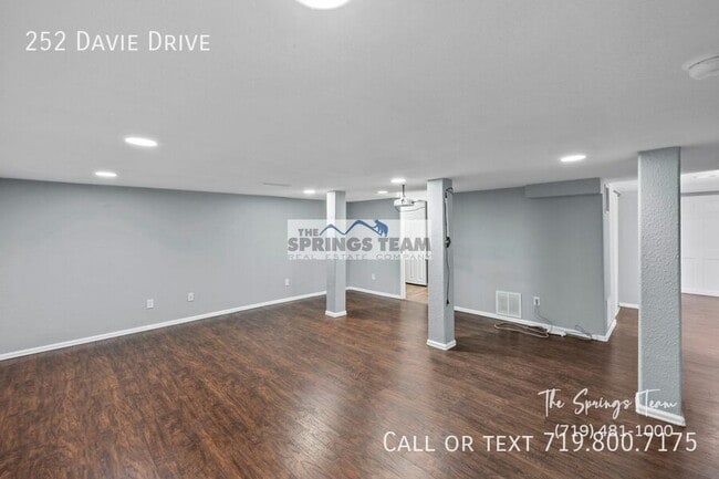 Building Photo - 252 Davie Dr