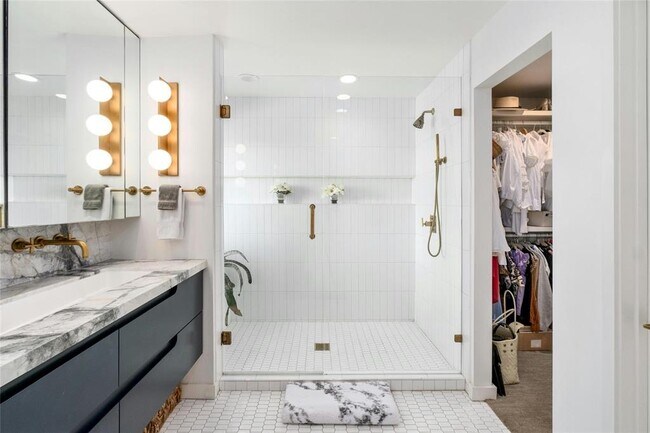 Building Photo - 1000 Redbud Trail