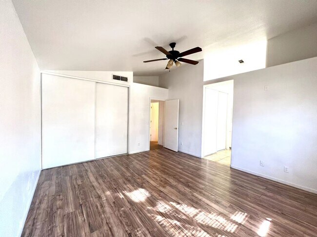 Building Photo - 3639 Russian Olive St