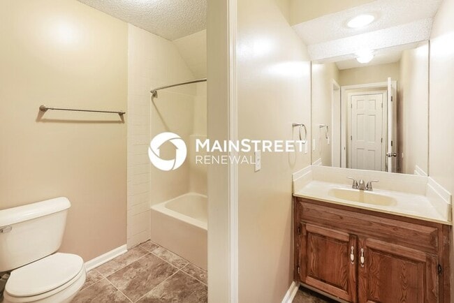 Building Photo - 4 Bedroom Pet-Friendly Home in Lansing, KS with Main Street Renewal