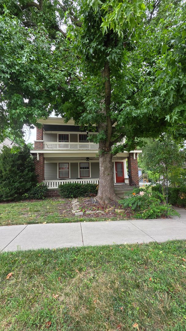 Building Photo - Beautiful 2BR 1BA unit w/ Covered Porch in Downtown Liberty
