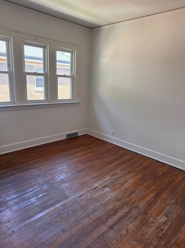 Building Photo - 905/907 14th Street