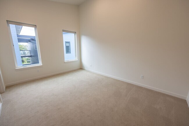 Building Photo - Riverside Townhomes - Waterfront Living in...
