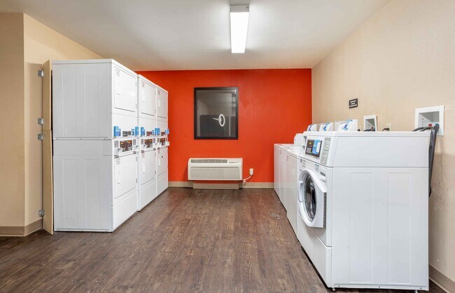Building Photo - Furnished Studio-Somerset - Franklin