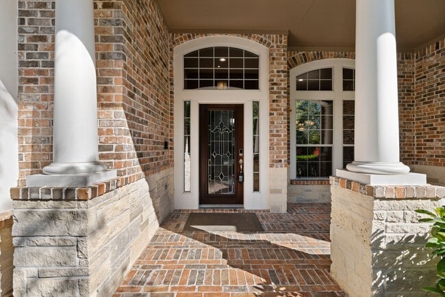 Building Photo - Magnificent Corner-Lot Retreat with Pool &...