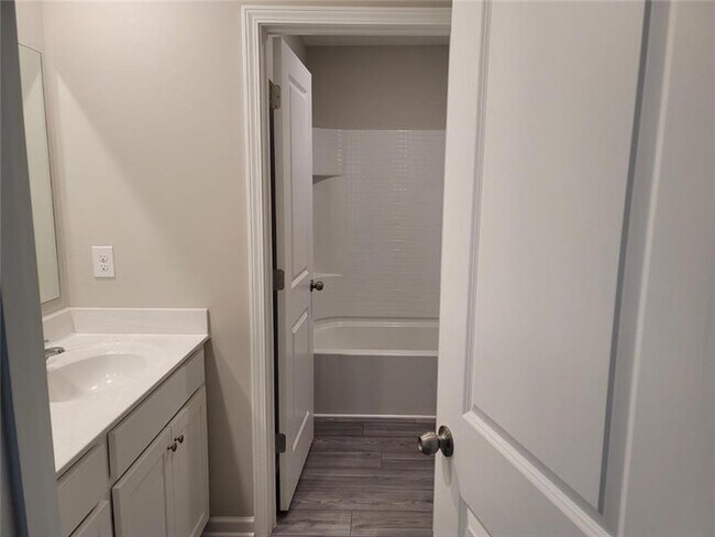 Building Photo - 140 Grey Falcon Ave