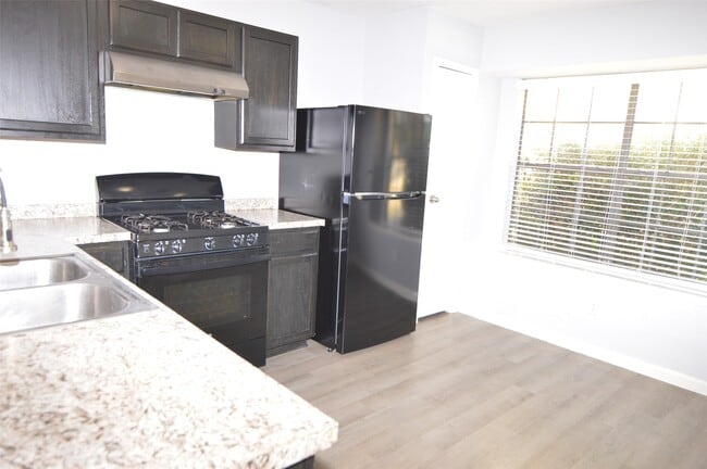 Building Photo - 5214 Beaverhill Dr