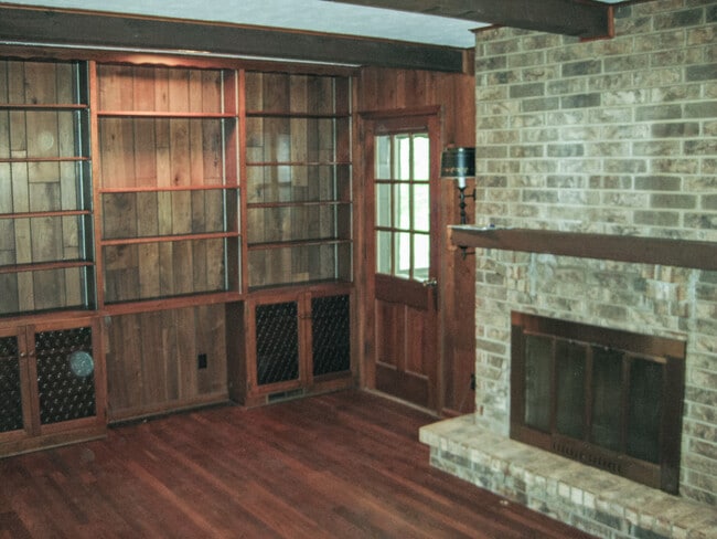 Building Photo - 2004 Rehfeld Dr
