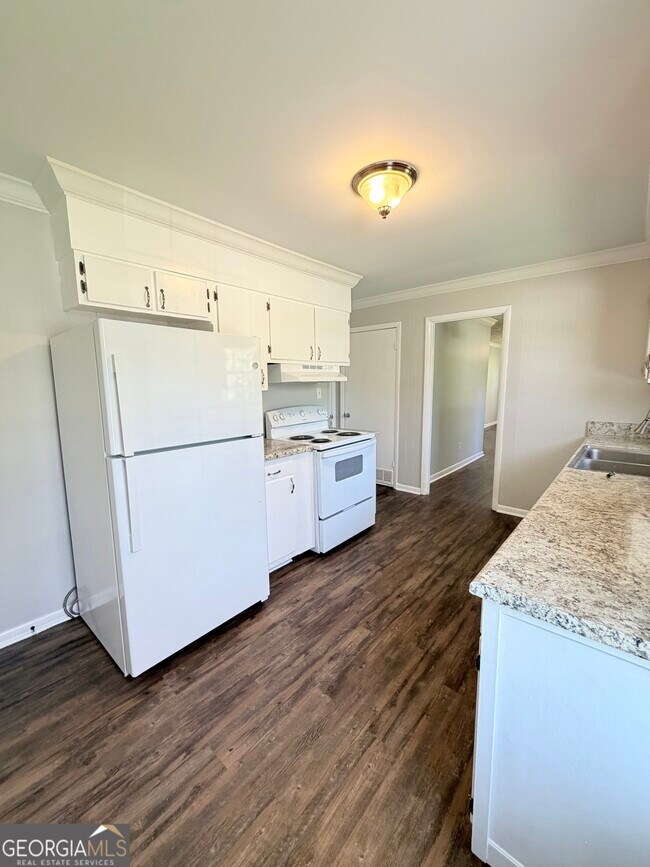 Building Photo - 125 Lillian Dr