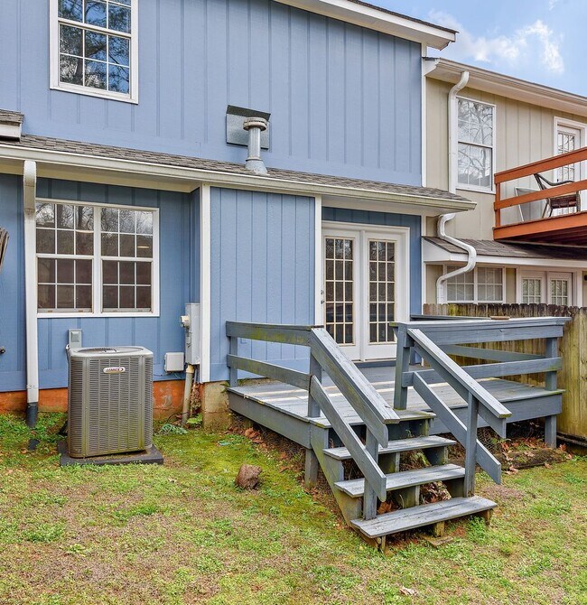 Building Photo - Available NOW-105 Pineridge Drive