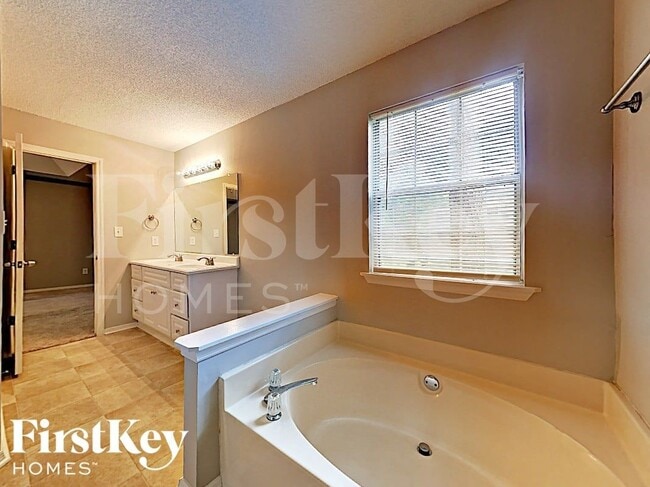 Building Photo - 1199 Paddocks Way