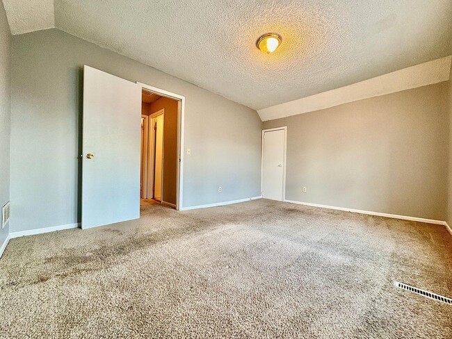 Building Photo - 919 S Logan St