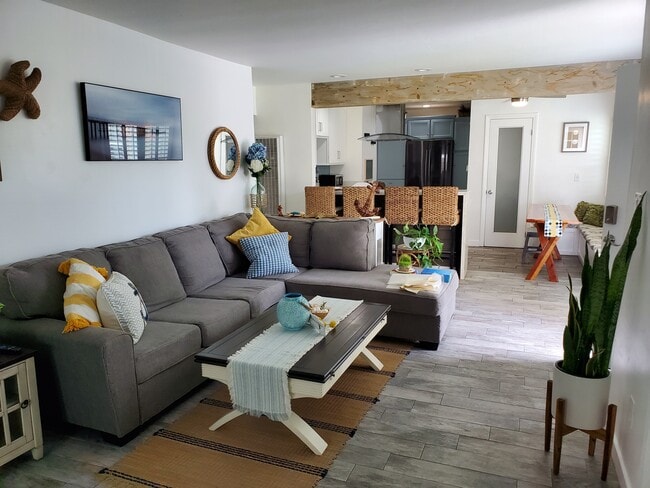 Building Photo - 755 2nd St