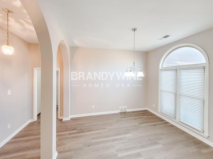 Building Photo - 8301 Meadow Vale Dr