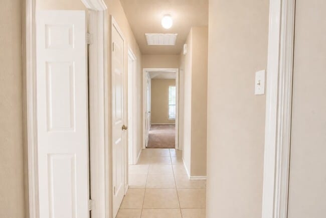 Building Photo - 1410 Flameleaf Dr