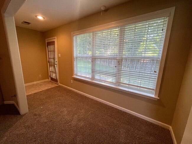 Building Photo - 9150 Hervay Cove