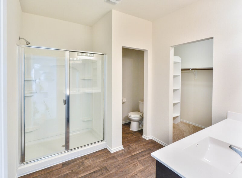 Master bathroom - 3702 Chappie Lane