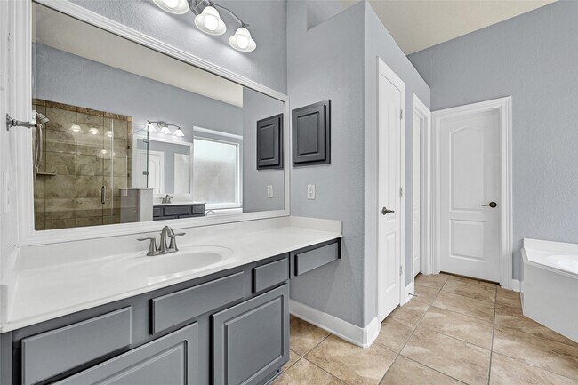 Building Photo - 14727 Bronze Finch Dr