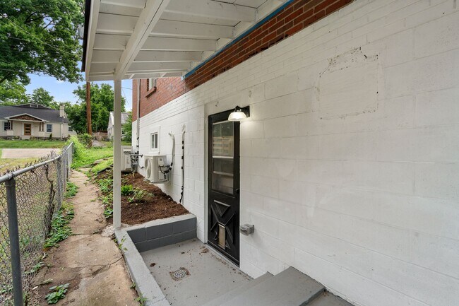 Building Photo - 1036 Seymour Ave