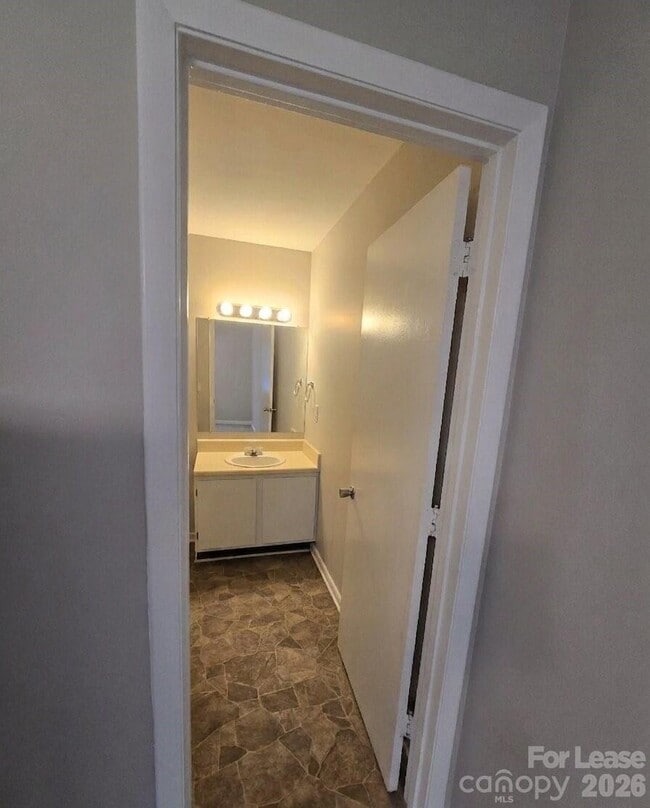 Building Photo - 1652 Eagles Pl