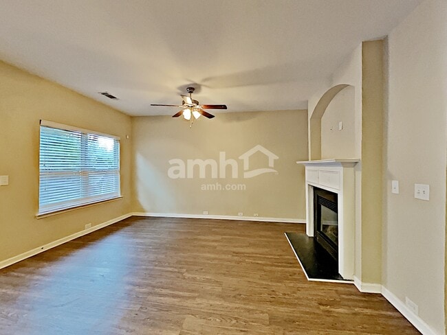 Building Photo - 303 Hidden Creek Ln