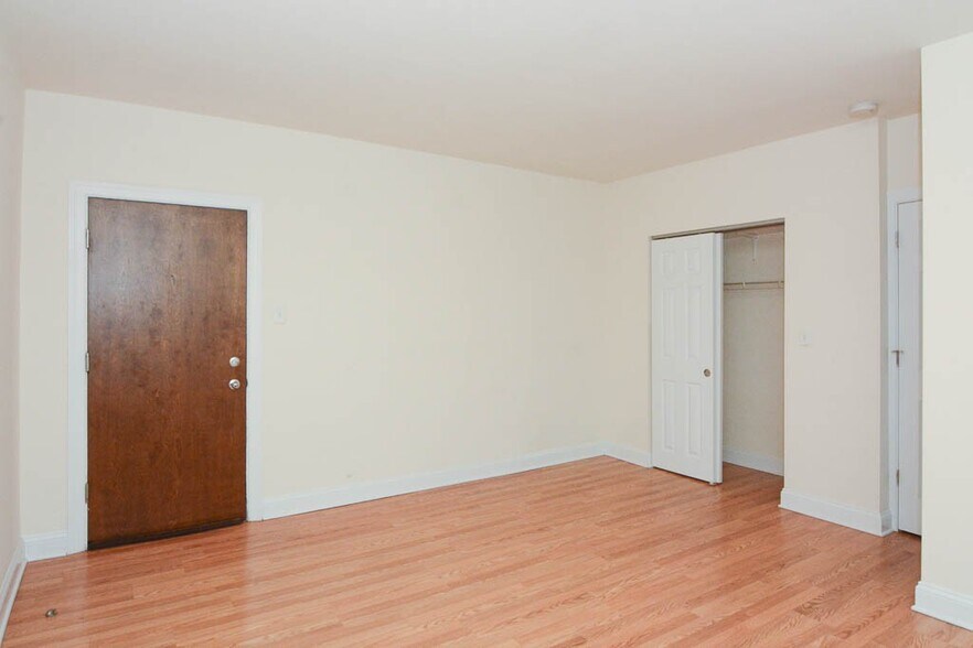 Building Photo - 2600 N Kimball Ave