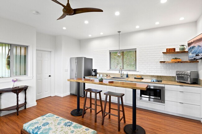 Building Photo - Secluded 1BD/1BA Cottage with Ocean Views