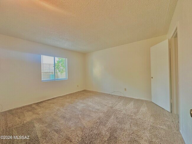 Building Photo - 810 S Kolb Rd