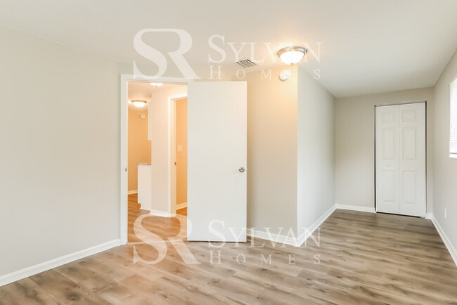 Building Photo - The living is easy in this 3 bedroom, 2 bathroom home!