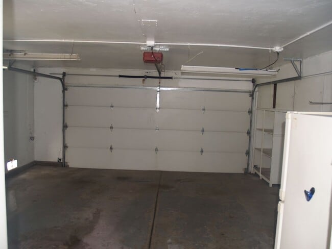 Building Photo - RENT WILL BE $3950 THROUGH MAY 2026!