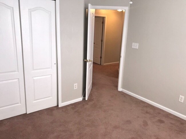 Building Photo - Oakbrooke Meadows