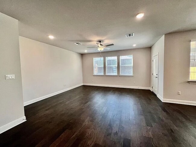 Building Photo - Open Concept Family Dream Home!