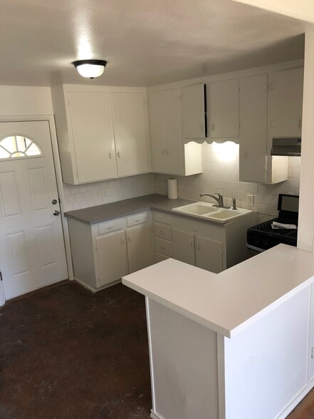 Kitchen - 5229 Curzon Ave