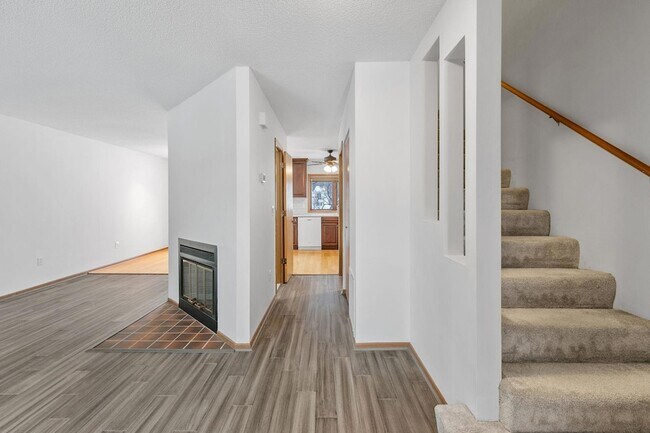 Building Photo - 232 3rd Ave NE