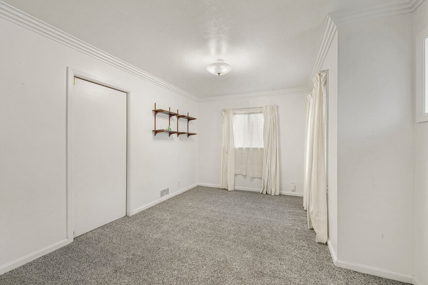 Building Photo - 225 E 2nd S