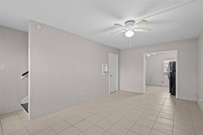 Building Photo - 818 3rd St N