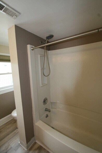 bathroom - 13842 Clifton Blvd