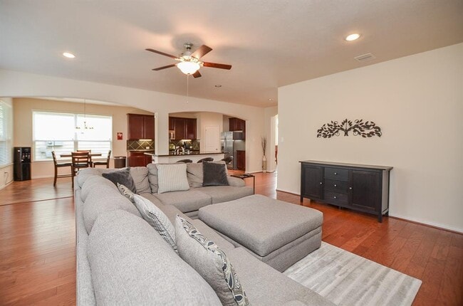 Building Photo - 24923 Diamond Ranch Dr