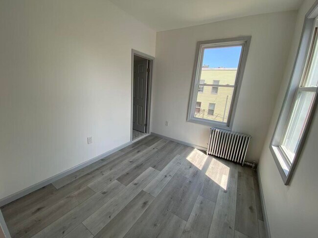 Building Photo - 124 Winfield Ave