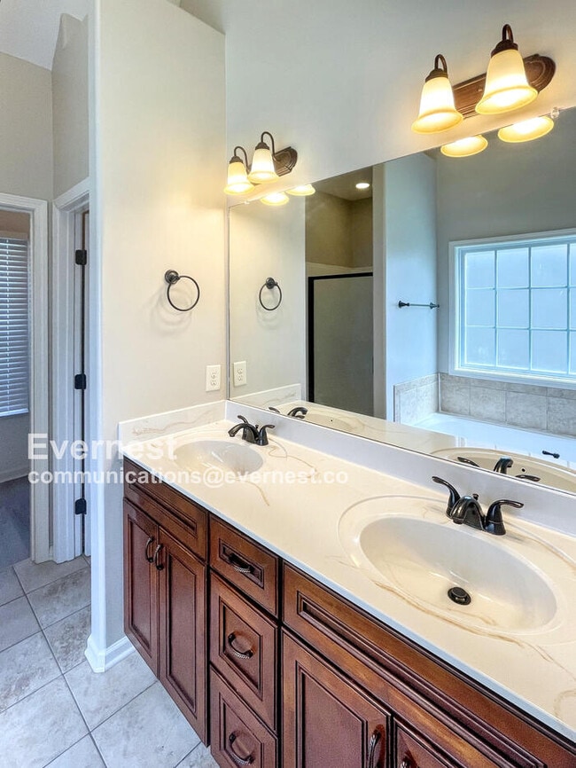 Building Photo - 1153 Chinook Cir