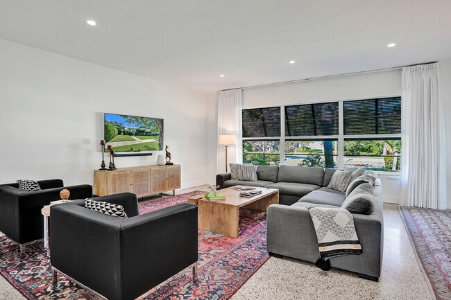 Building Photo - 221 N Swinton Ave