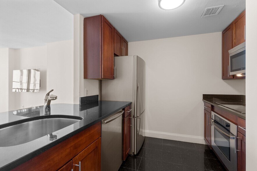 Building Photo - 8 Museum Way