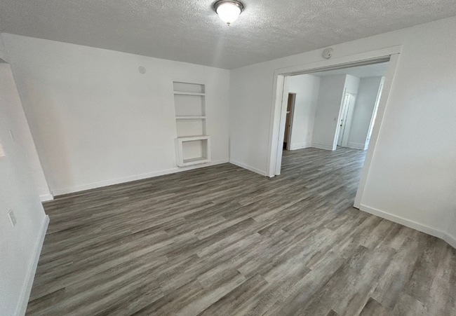 Building Photo - 312 E Mission Ave